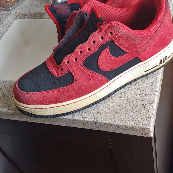 Red and black AF1 - Picture 3 of 4